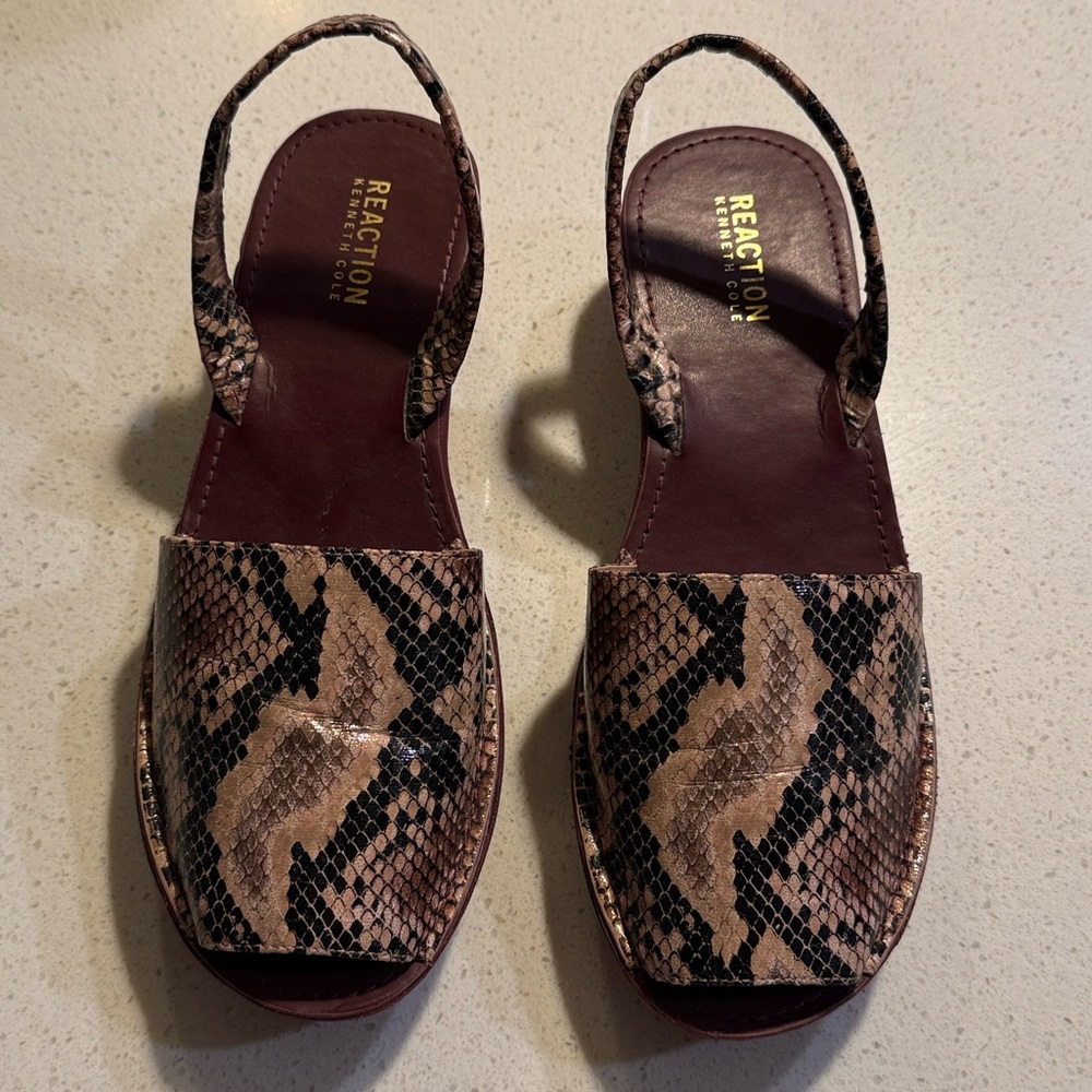 Kenneth Cole Reaction Fine Glass Platform Wedge Sandals (Mauve Snakeskin)